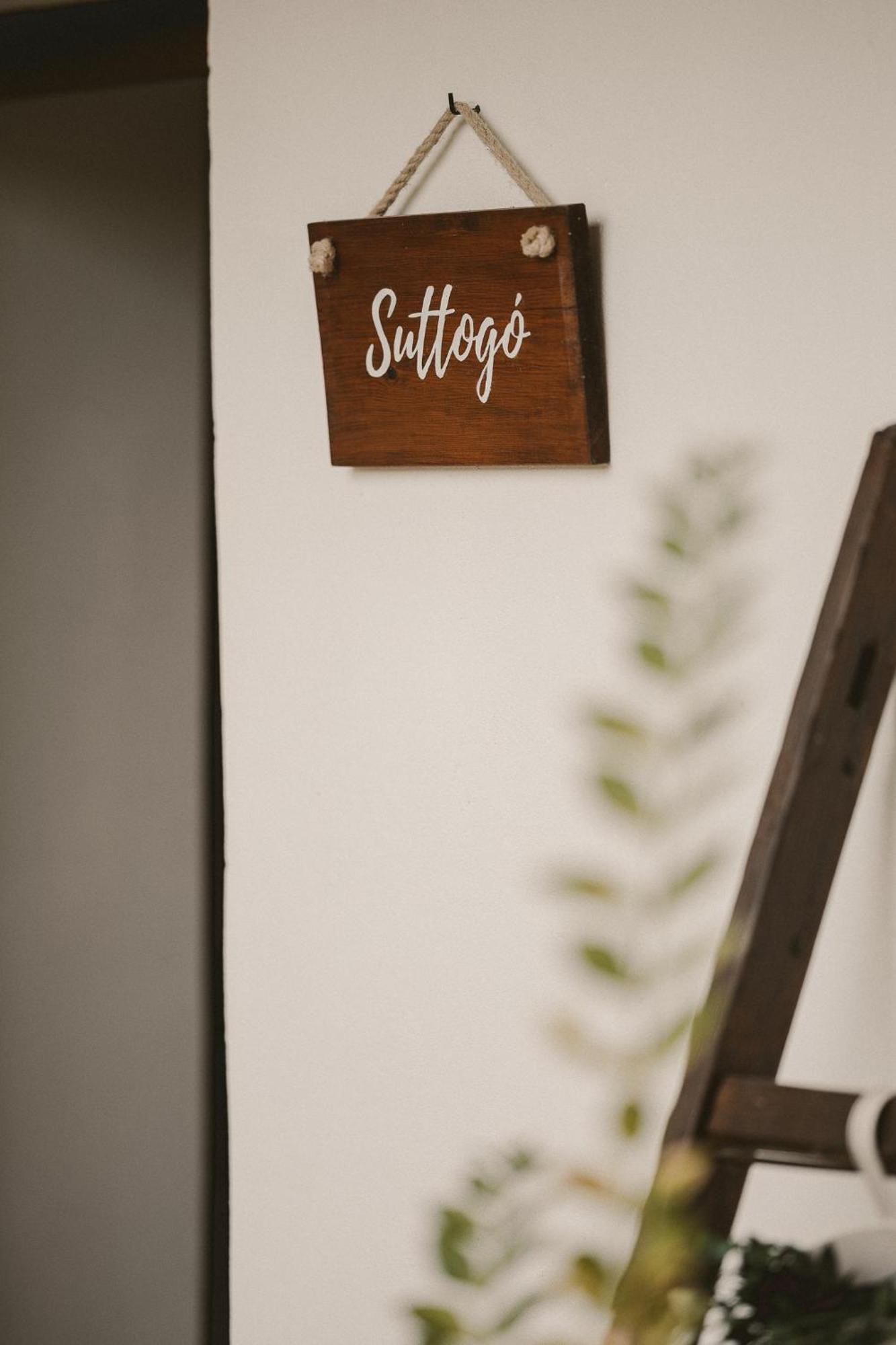 Suttogo Vendeghaz Apartment Sagvar
